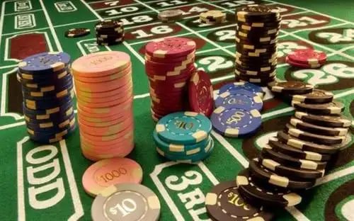 Kartu fitur spbo dengan gaya kaca hijau